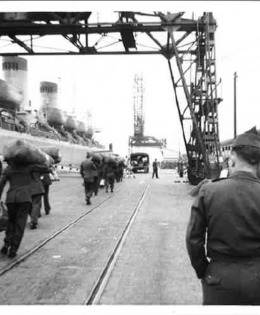 Troops disembarking from the USS Upshur